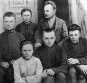 1902 р. З родиною